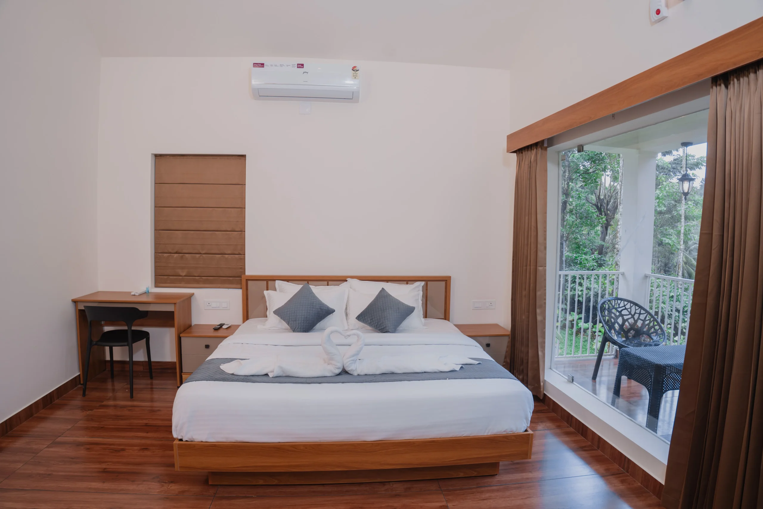 ROOM 1